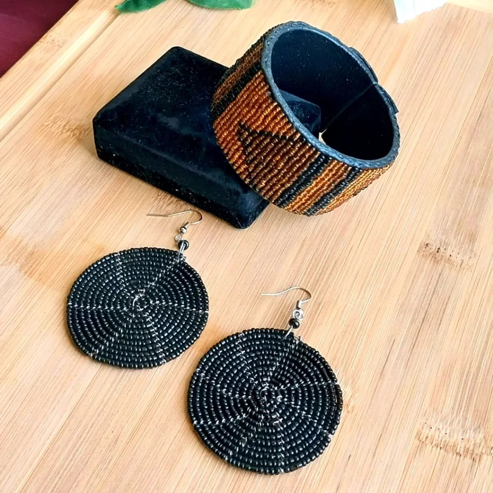 2PC Beautiful Kenyan Beaded Bracelet Set - Picture 4 of 9